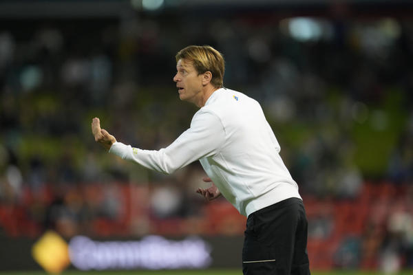 Tony Gustavsson head coach of Australia giving his players direction during a game between Australia and USWNT at McDonald Jones Stadium on November 30, 2021 in Newcastle, Australia. (Photo by Brad Smith/ISI Photos/Getty Images)